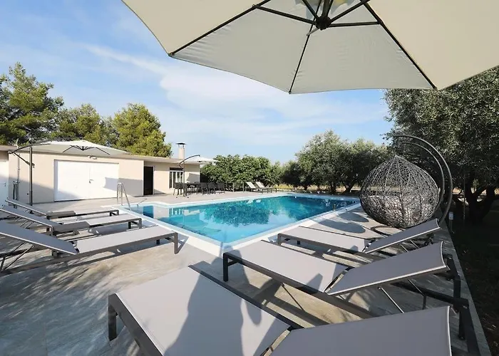 Adriana Villa Sikovo